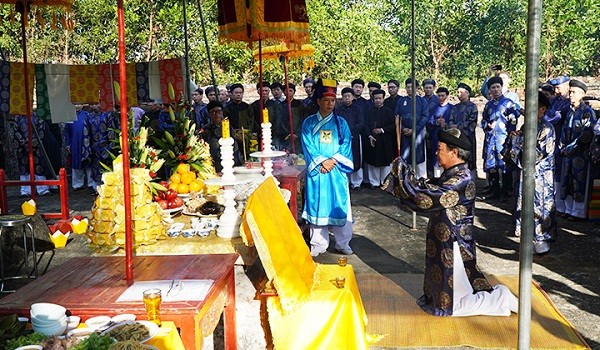 Lễ dâng hương tại Trường Thái