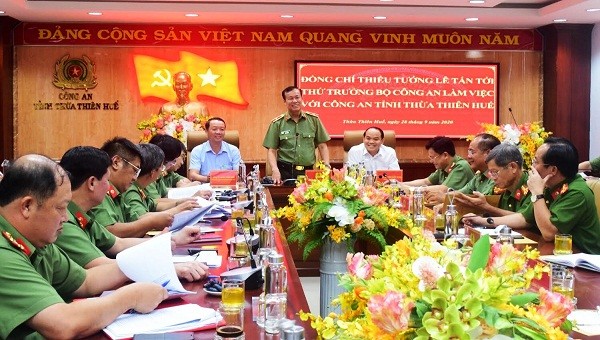 Thiếu tướng Lê Tấn Tới- Thứ trưởng Bộ Công an phát biểu tại buổi làm việc