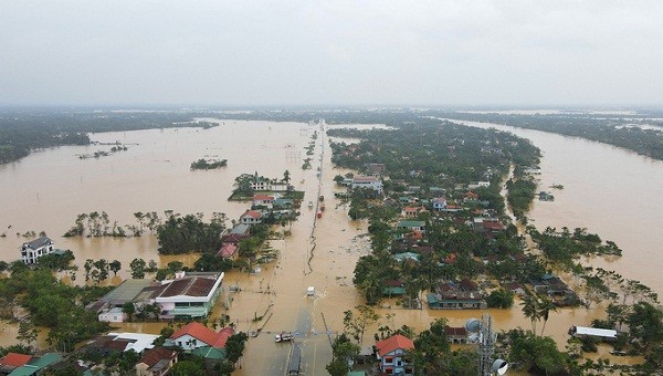 Mưa lũ đã làm nhiều địa phương trên địa bàn tỉnh TT- Huế bị ngập sâu. Ảnh: Thạnh Võ