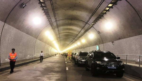 Nghiệm thu xong nhưng công trình mở rộng hầm  đường bộ Hải Vân vẫn "đóng cửa" do các vướng mắc của dự án.