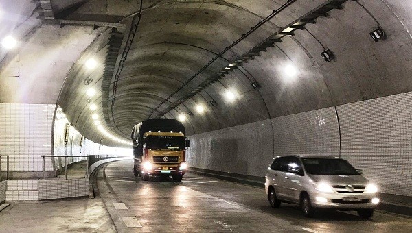 Việc đưa hạng mục hầm đường bộ Hải Vân 2 vào sử dụng đã giảm được áp lực giao thông trên toàn tuyến.