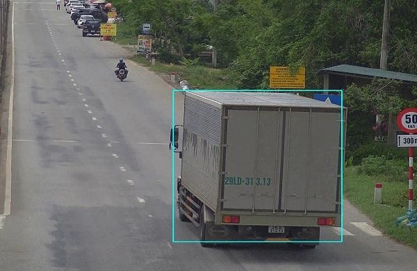 Các phương tiện lưu thông trên địa bàn tỉnh Thừa Thiên Huế được căn cứ vào các loại thẻ để giám sát mức độ tuân thủ quy định phòng chống dịch COVID-19 thông qua hệ thống camera
