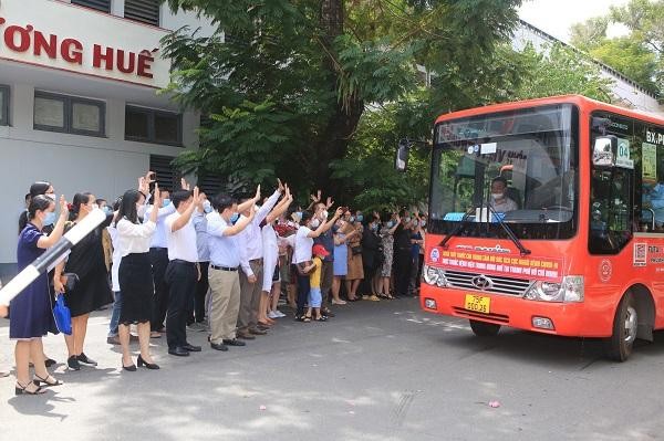 115 y bác sĩ của bệnh viện Trung ương Huế đã lên đường hỗ trợ TP. Hồ Chí Minh phòng chống dịch COVID-19.
