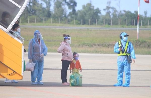 Chuyến bay đã đưa 231 công dân Thừa Thiên Huế gồm thai phụ và người thân đi kèm trở về từ TP Hồ Chí Minh hạ cánh an toàn.