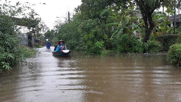 Mưa lớn kéo dài đã khiến nhiều vùng trên địa bàn tỉnh Thừa Thiên Huế bị ngập. Ảnh H. Lan