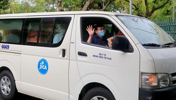 Đoàn gồm 40 y, bác sĩ thuộc bệnh viện Trung ương Huế đã lên đường vào TP. Hồ Chí Minh chống dịch