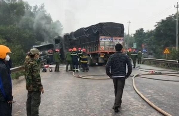 Hiện trường vụ tai nạn xảy ra trên Quốc lộ 1A đường tránh thành phố Huế (đoạn qua phường Hương An).