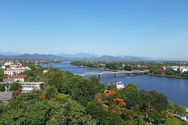 Dự án này nhằm cụ thể hóa DA điều chỉnh quy hoạch chung thành phố Huế, DA quy hoạch chi tiết hai bờ sông Hương và DA thí điểm do chính phủ Hàn Quốc tài trợ .