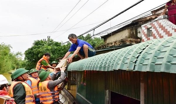 Để sẵn sàng cứu trợ khi có thiên tai, UBND tỉnh Thừa Thiên Huế đã ban hành kế hoạch dự trữ 100 tấn gạo và 100 tấn mì ăn liền.