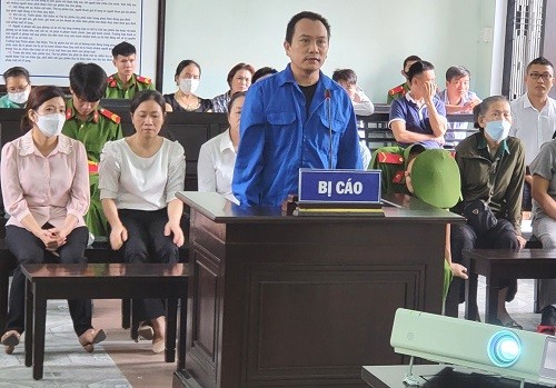 Huỳnh Trọng Khoa và các đồng phạm tại phiên tòa.