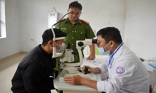 Khám sức khỏe cho thanh niên Thừa Thiên Huế tham gia nghĩa vụ quân sự năm 2023. (Ảnh: Q. Dũng)