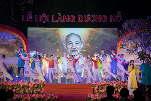 Đây là lần đầu tiên chương trình lễ hội làng Dương Nỗ được tổ chức tại làng Dương Nỗ (xã Phú Thượng, TP Huế).