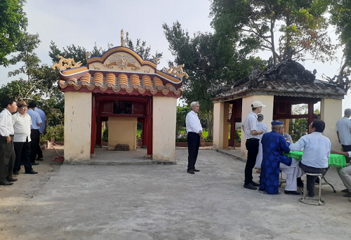 UBND phường Thủy Vân (TP Huế) đã gửi văn bản về việc dừng tổ chức lễ giỗ vua Quang Trung tại khu vực ngôi miếu Đôi thuộc tổ dân phố Dạ Lê. (Ảnh: Thùy Trang)