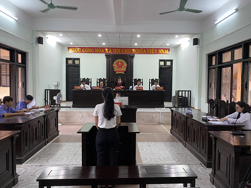 Bị cáo Lê Thị Ngọc Hiền tại phiên tòa xét xử.