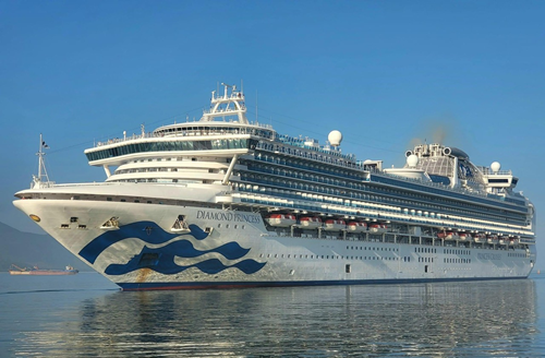 Du thuyền Diamond Princess chở du khách tham quan di sản Huế đã cập cảng Chân Mây vào ngày 10/12.