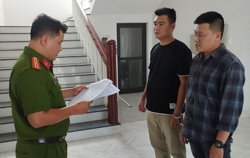 Các đối tượng Nguyễn Thanh Tú và Nguyễn Văn Nghĩa thời điểm bị cơ quan chức năng bắt giữ.