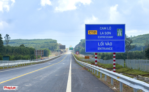 Cao tốc Cam Lộ- La Sơn sẽ có hai trạm dừng chân tại km64 và km77.