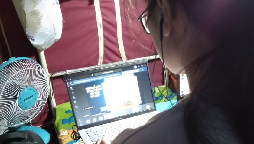 Thu Phương trong giờ học online tại nhà