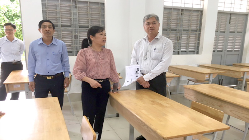 Đoàn công tác của UBND tỉnh Bến Tre kiểm tra công tác chuẩn bị cho kỳ thi tốt nghiệp THPT trên địa bàn huyện Ba Tri.