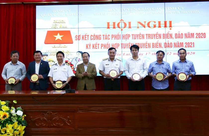 Tổng công ty Tân cảng Sài Gòn: Sơ kết công tác phối hợp tuyên truyền biển, đảo năm 2020