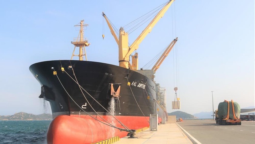 Cảng Quốc tế Cam Ranh đón chuyến tàu đầu tiên của dự án điện gió I-A Le Gia Lai cập cảng