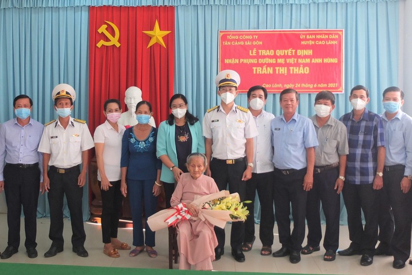 Tổng công ty Tân cảng Sài Gòn nhận phụng dưỡng Mẹ Việt Nam Anh hùng tại Đồng Tháp