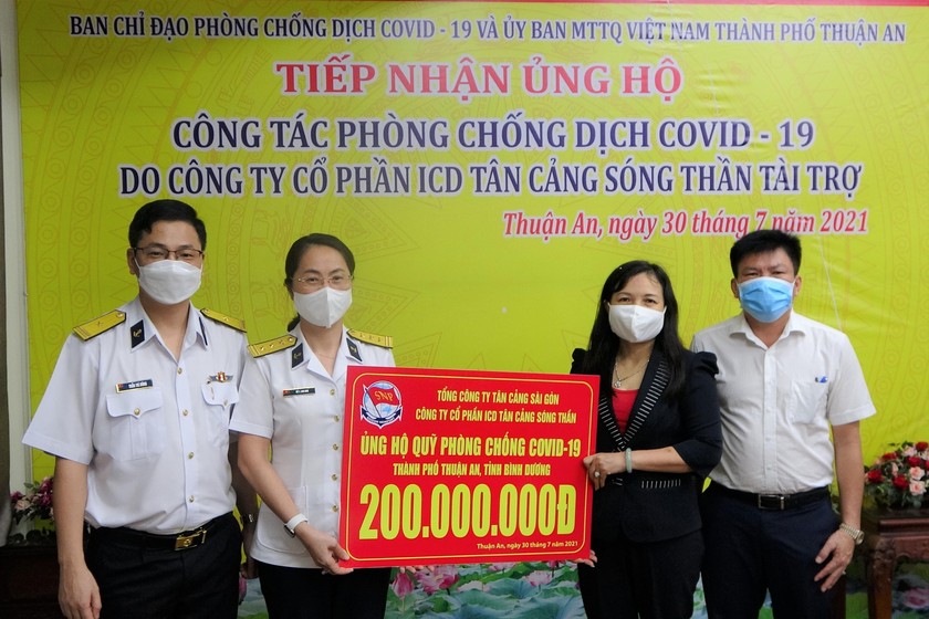Tân cảng Sóng Thần tặng 350 triệu đồng hỗ trợ phòng, chống dịch COVID - 19