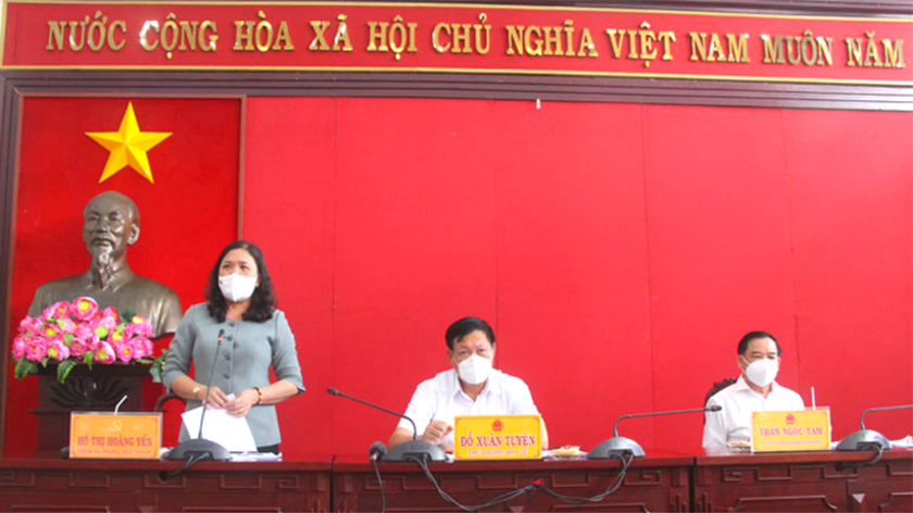 Đoàn công tác của Bộ Y tế do Thứ trưởng Bộ Y tế Đỗ Xuân Tuyên làm trưởng với Bến Tre về công tác phòng, chống dịch COVID-19.