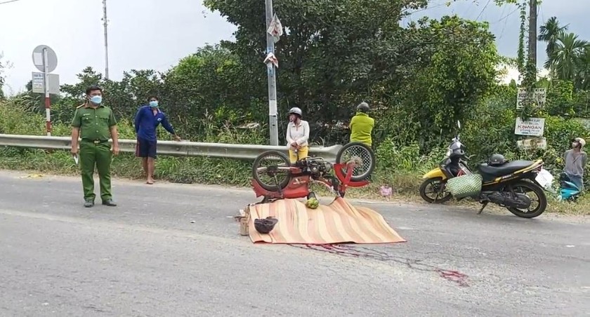 Tiền Giang: Phát hiện người phụ nữ tử vong trên dốc cầu vượt đường cao tốc