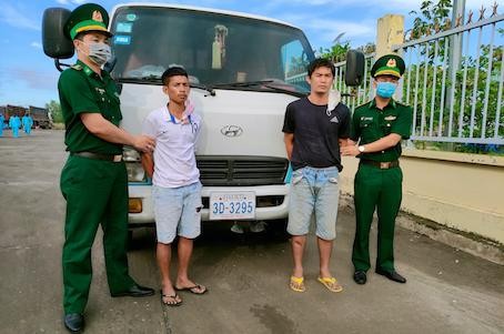 Long An: Khởi tố đối tượng người Campuchia vận chuyển 24kg ma túy cất giấu trong sọt xoài