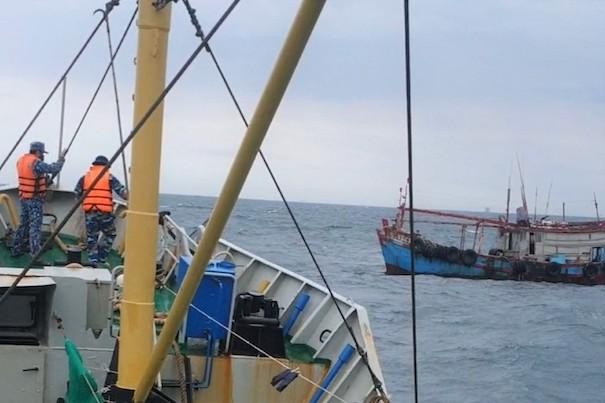 Tàu 725 kịp thời cứu nạn tàu cá tỉnh Bà Rịa - Vũng Tàu