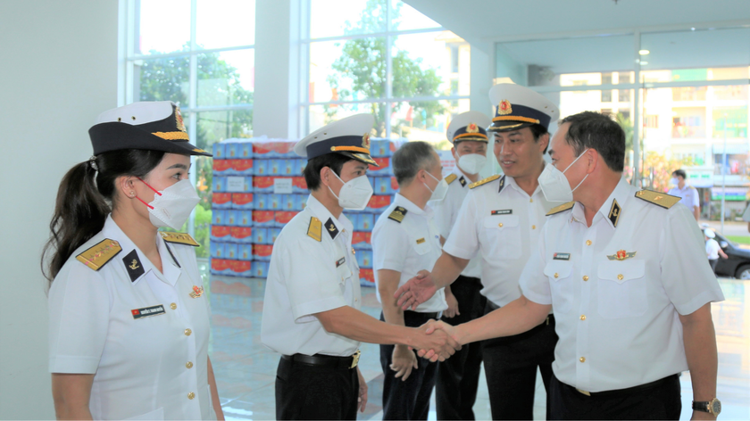 Tư lệnh Hải quân thăm và làm việc tại Công ty Hoa tiêu Tân Cảng