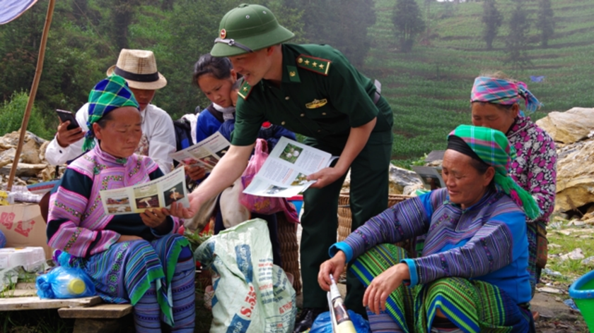 Biên phòng Lào Cai tăng cường tuyên truyền pháp luật cho người dân biên giới