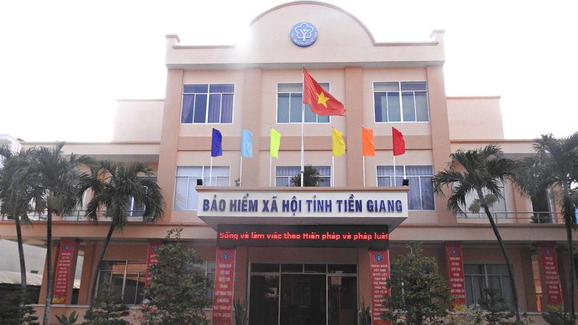 Bảo hiểm xã hội tỉnh Tiền Giang nhận cờ thi đua đạt thành tích xuất sắc dẫn đầu khối các cơ quan TW