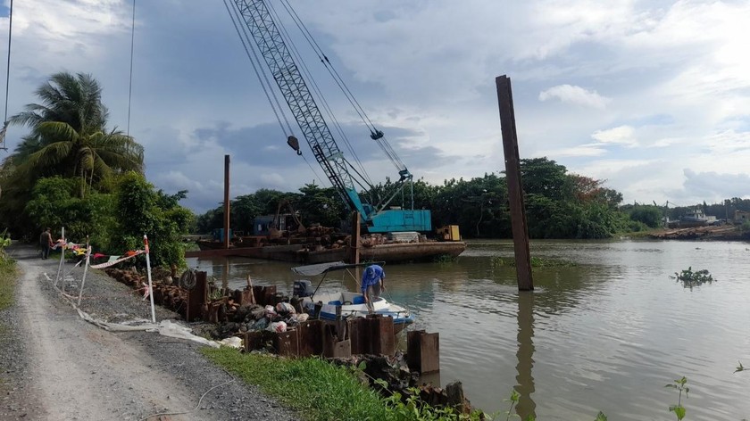Tiền Giang: Tháo dỡ đập tạm trên kênh Nguyễn Tất Thành gây sạt lở 50m đường nông thôn