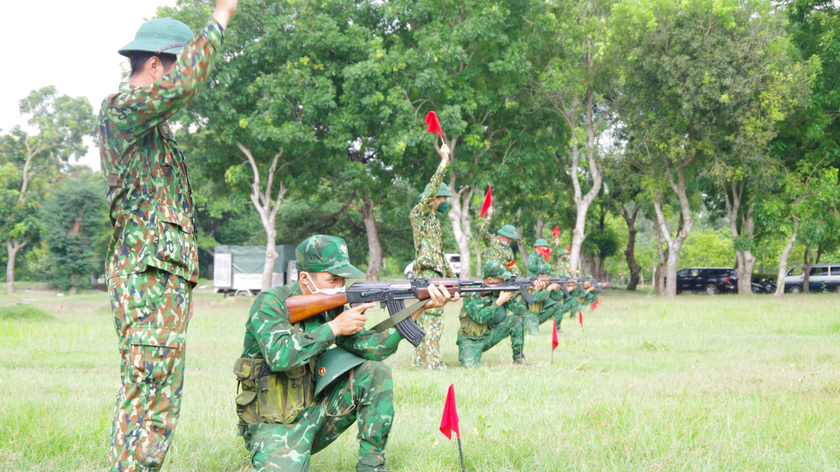 Biên phòng Đồng Tháp kiểm tra thực hành bắn đạn thật, ném lựu đạn cho chiến sỹ mới năm 2022