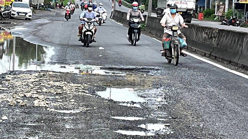 Báo động tình trạng Quốc lộ 1 đoạn qua Tiền Giang xuống cấp nghiêm trọng