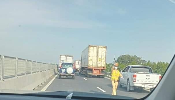 Tai nạn trên cao tốc Trung Lương - Mỹ Thuận khiến phương tiện ùn tắc nhiều km