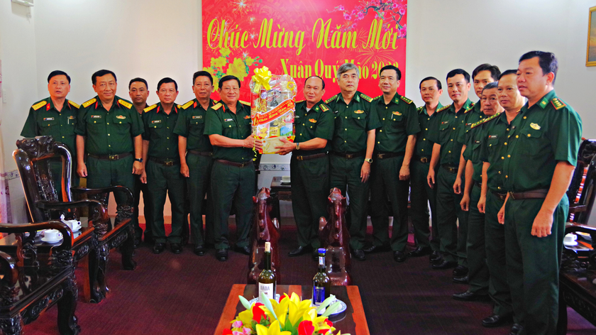 Bộ Tư lệnh Quân khu 9 chúc Tết Bộ đội Biên phòng tỉnh Đồng Tháp