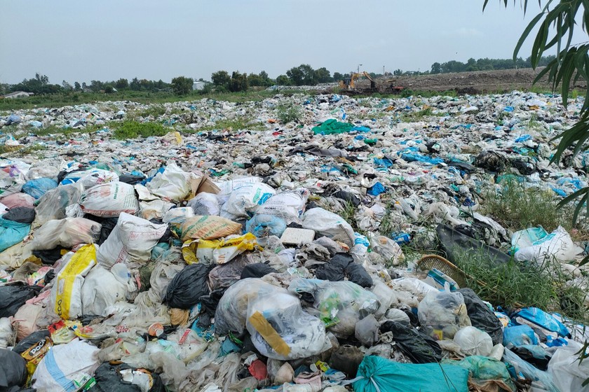Bãi rác An Hiệp, huyện Ba Tri. Ảnh: Anh Như