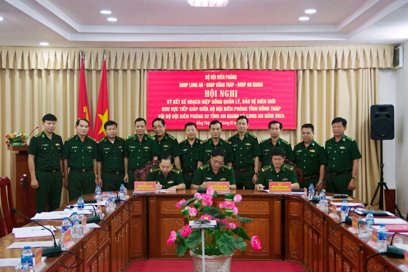 Bộ Chỉ huy BĐBP 3 tỉnh Long An, Đồng Tháp và An Giang ký kết kế hoạch hiệp đồng bảo vệ biên giới khu vực tiếp giáp.