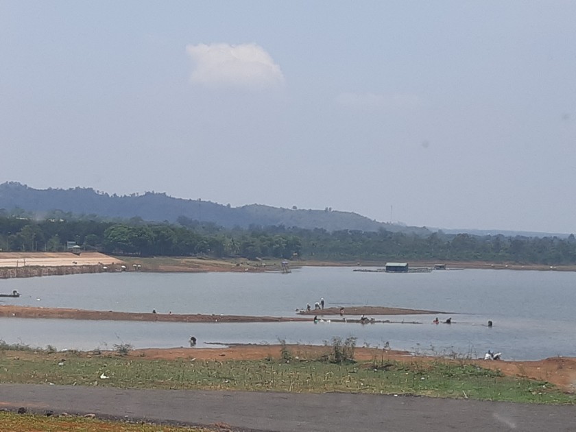 Hồ Ea Kao, nơi xảy ra 2 vụ tai nạn khi cào hến ngày 15/4.