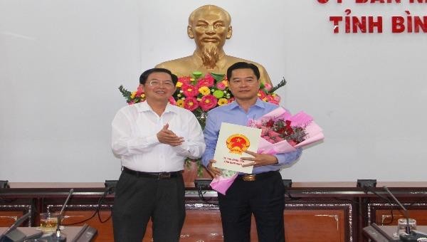 Chủ tịch UBND tỉnh Bình Định Hồ Quốc Dũng trao quyết định bổ nhiệm Giám đốc Sở Kế hoạch và Đầu tư.