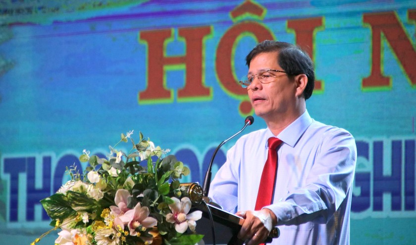 Ông Nguyễn Tấn Tuân, Chủ tịch UBND tỉnh Khánh Hòa phát biểu tại hội nghị.