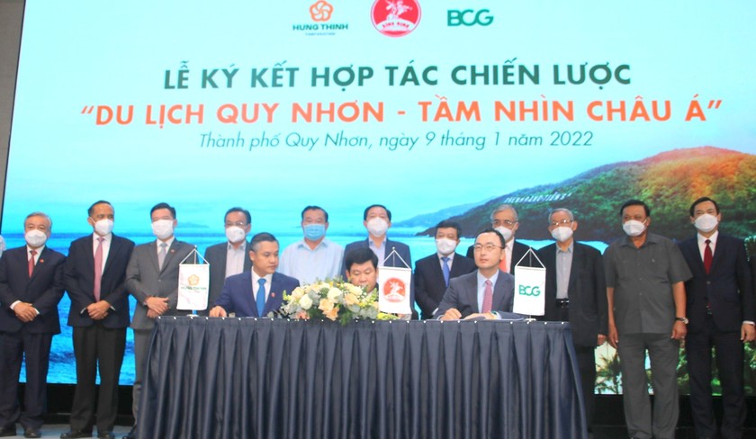 UBND TP Quy Nhơn, BCG và Tập đoàn Hưng Thịnh ký thỏa thuận xây dựng đề án phát triển du lịch Quy Nhơn đến năm 2030.
