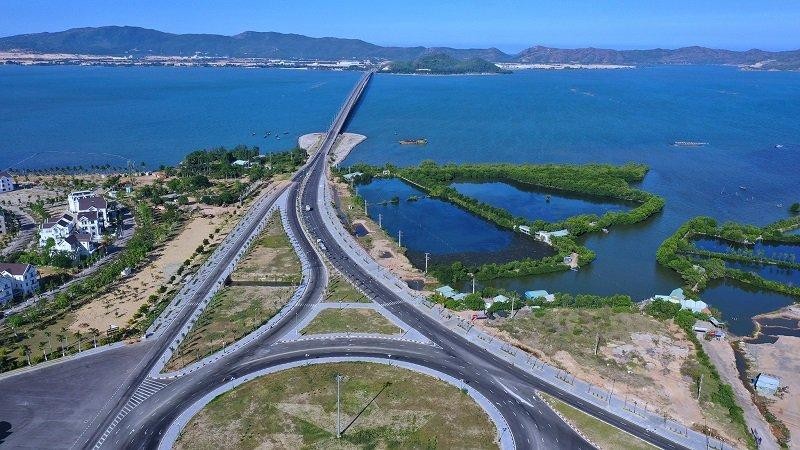 Hạ tầng giao thông được đầu tư góp phần đưa kinh tế Bình Định “bứt phá”.