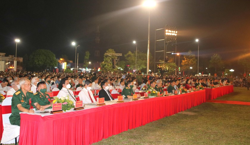 Đại biểu Trung ương, địa phương và đông đảo người dân huyện Hoài Ân dự lễ.