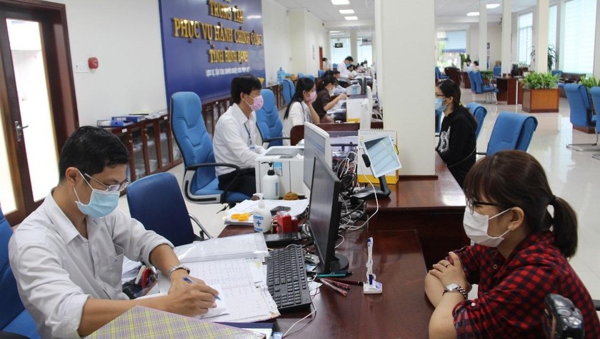 Tiếp nhận hồ sơ thủ tục hành chính tại Trung tâm Phục vụ hành chính công tỉnh Bình Định.