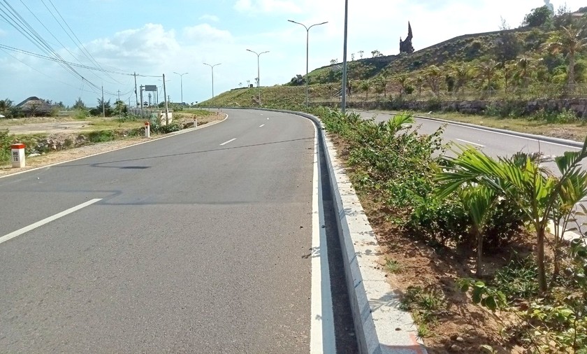 Một góc tuyến đường ven biển (ĐT.639) ở Bình Định.