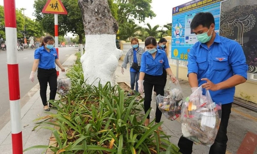 Đoàn viên, thanh niên ở Phú Yên chung tay bảo vệ môi trường.
